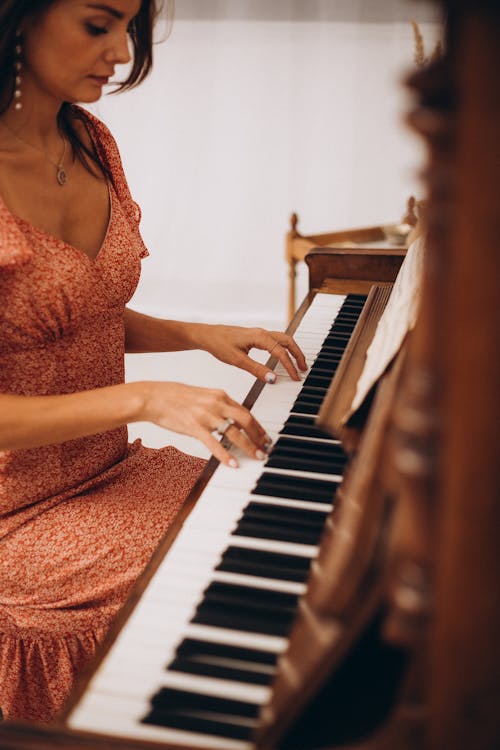 Gratis stockfoto met blanke vrouw, mevrouw, pianist