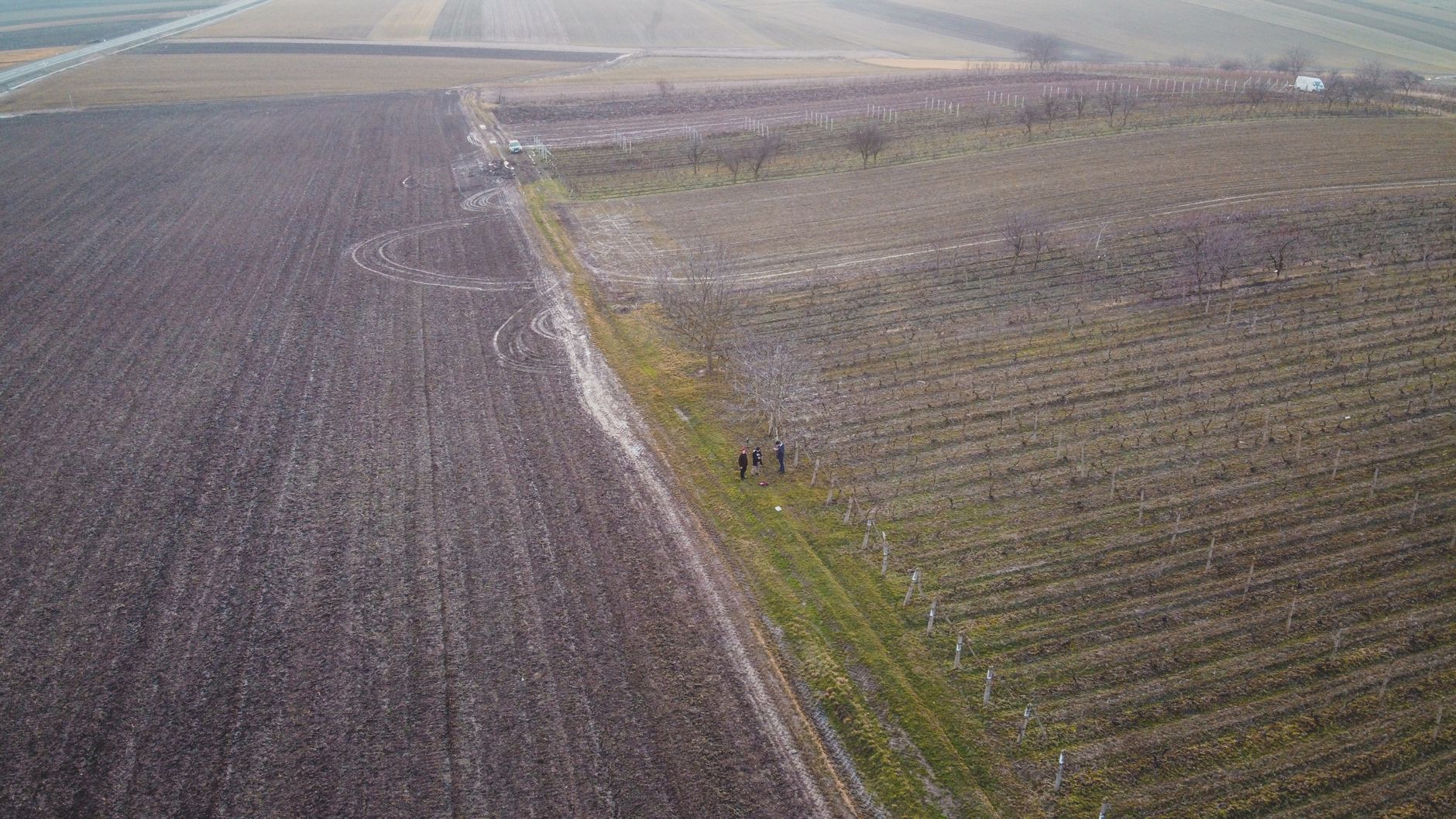 Fragment de dronă prăbușită în Galați, lângă stâlp de electricitate Fragment de dronă prăbușită în Galați, lângă stâlp de electricitate