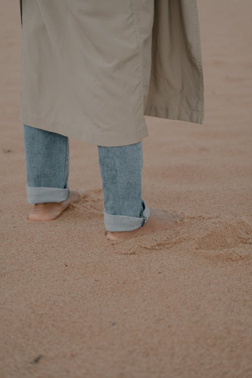 Бесплатное стоковое фото с beachshore, copy space, голые ноги