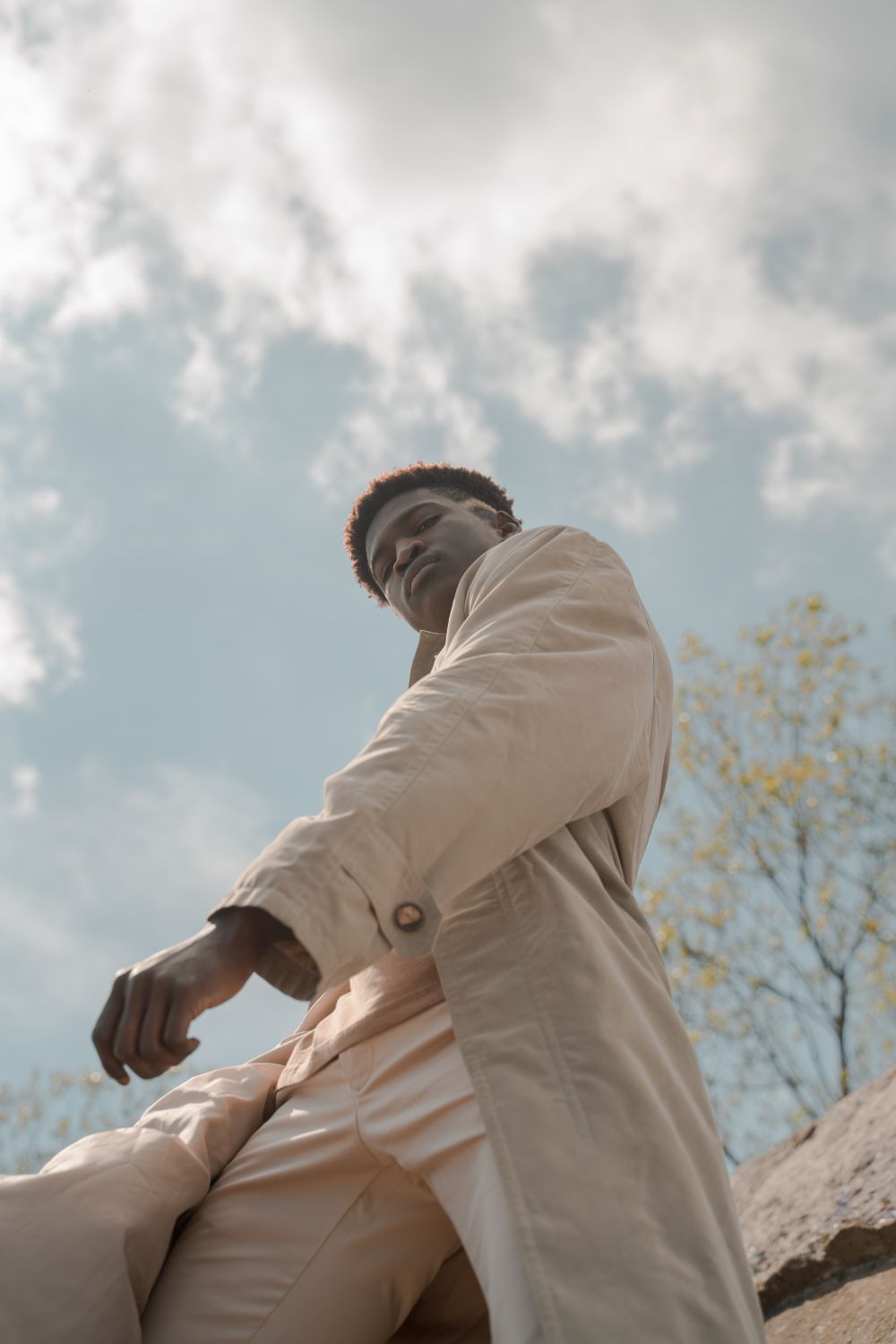 Man on Sky Background Looking at Camera · Free Stock Photo