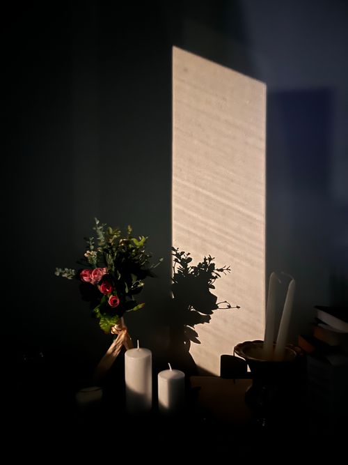 Free Captivating interplay of light and shadow on candles and flowers. Perfect ambiance. Stock Photo