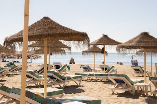 Ücretsiz plaj, plaj şemsiyeleri, tatil içeren Ücretsiz stok fotoğraf Stok Fotoğraflar