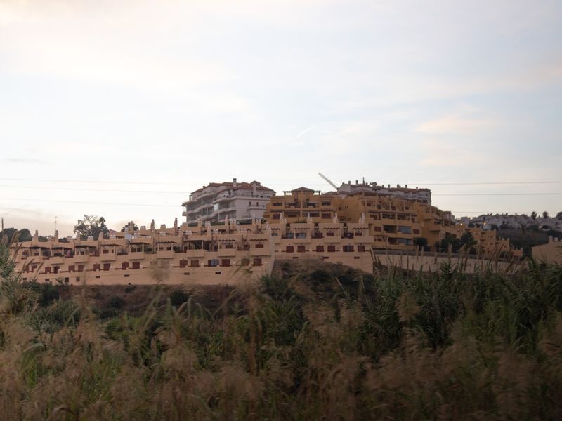Complejo residencial mediterráneo con zonas verdes en Marbella
