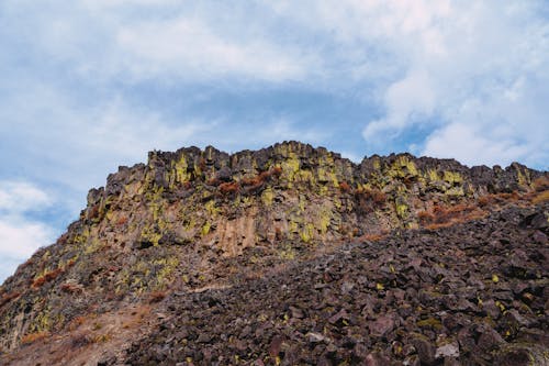 Kostenloses Stock Foto zu aufnahme von unten, berg, blauer himmel