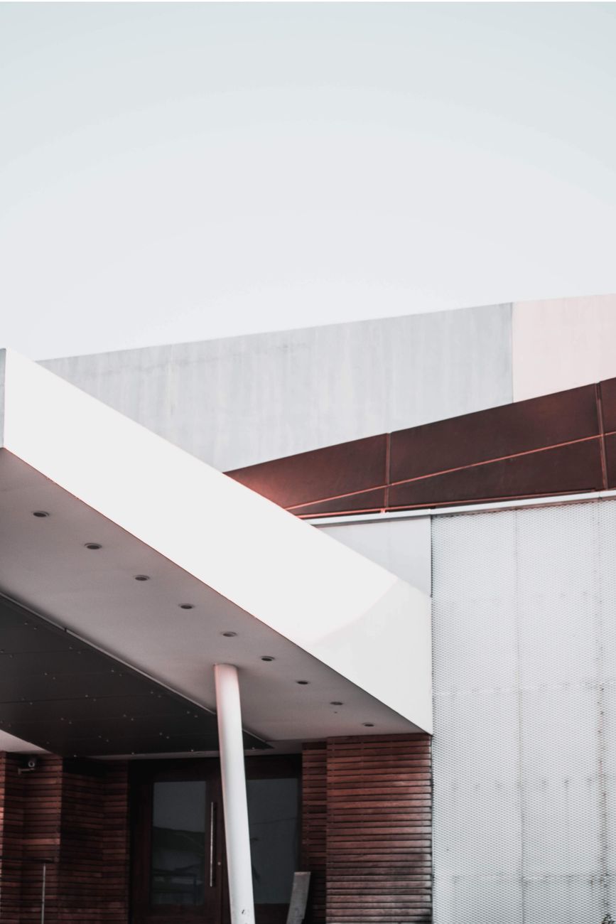Contemporary architectural design featuring a sleek exterior in León, Mexico.