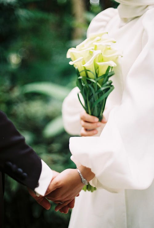 Free Bride Holding Weeding Bouquet Stock Photo