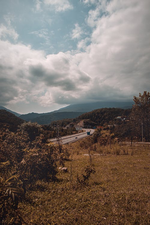 Immagine gratuita di alberi, campagna, colpo grandangolare