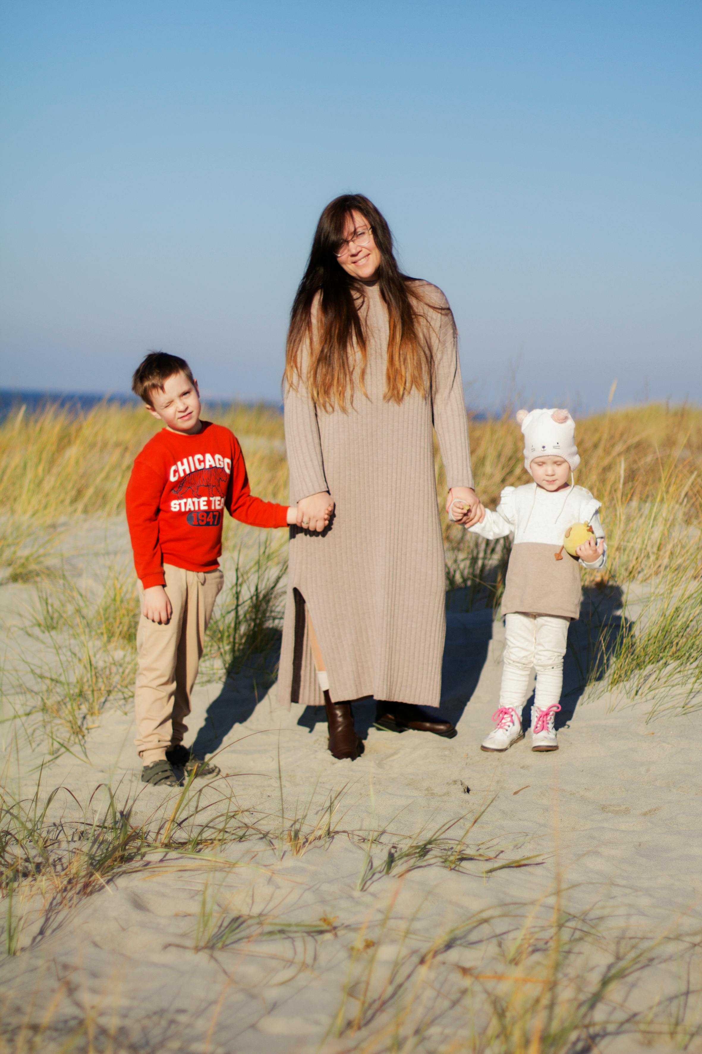 Friends enjoying a thrilling Donut Thrill ride on the clear blue waters of Dubai.