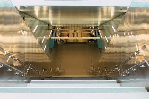 Foto profissional grátis de arquitetura contemporânea, escada rolante, escadas rolantes