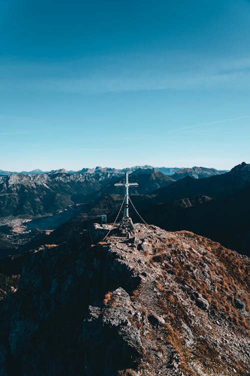 Gratis arkivbilde med blå himmel, fjell, høy