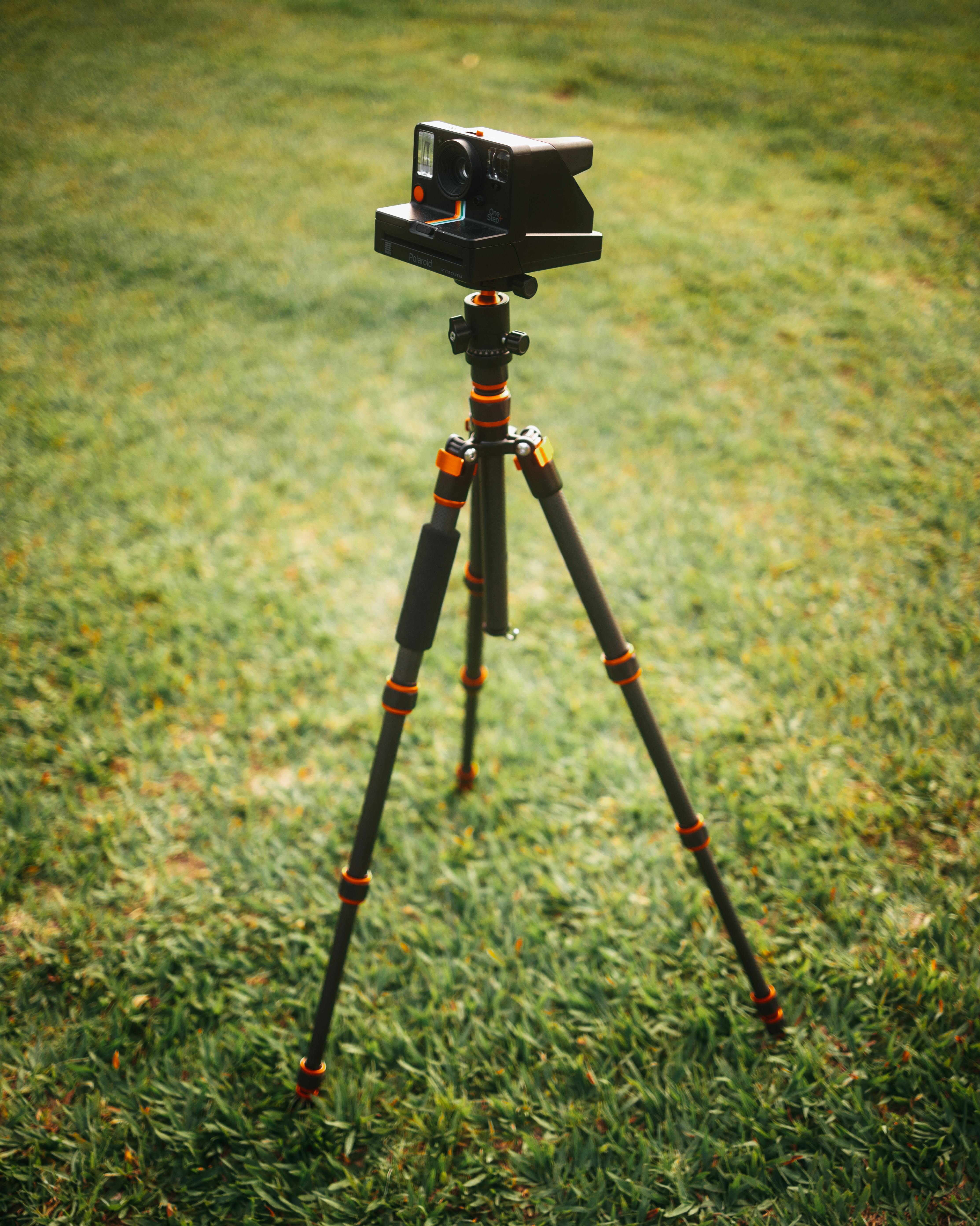 polaroid onestep tripod