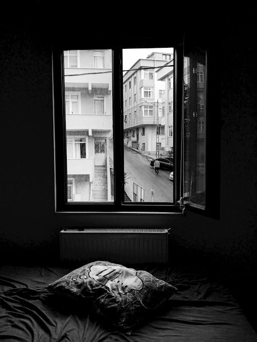 Darmowe zdjęcie z galerii z ciemny, czarno-biały, łóżko