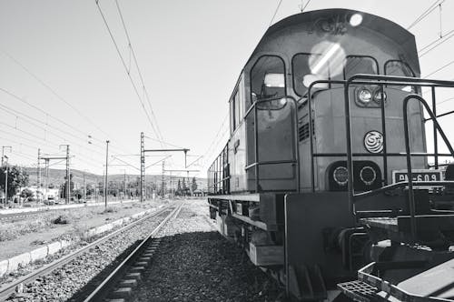 Δωρεάν στοκ φωτογραφιών με ασπρόμαυρο, γραμμές τρένου, δημόσιες συγκοινωνίες