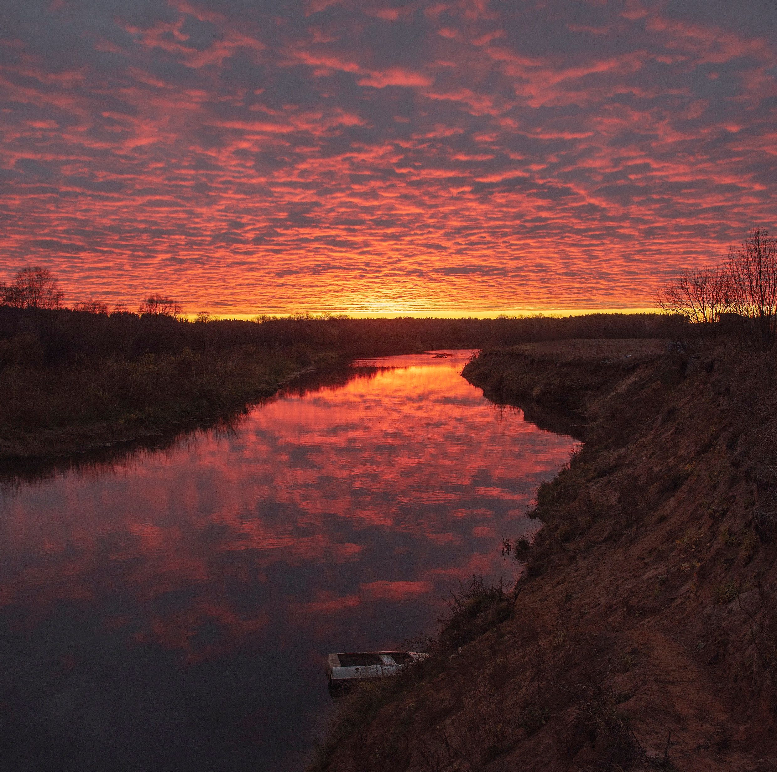 beautiful-sunset-over-a-river-free-stock-photo