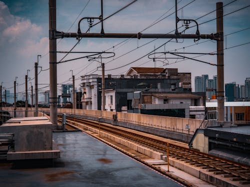 Fotos de stock gratuitas de estación de ferrocarril, pistas, plataforma de la estación de tren
