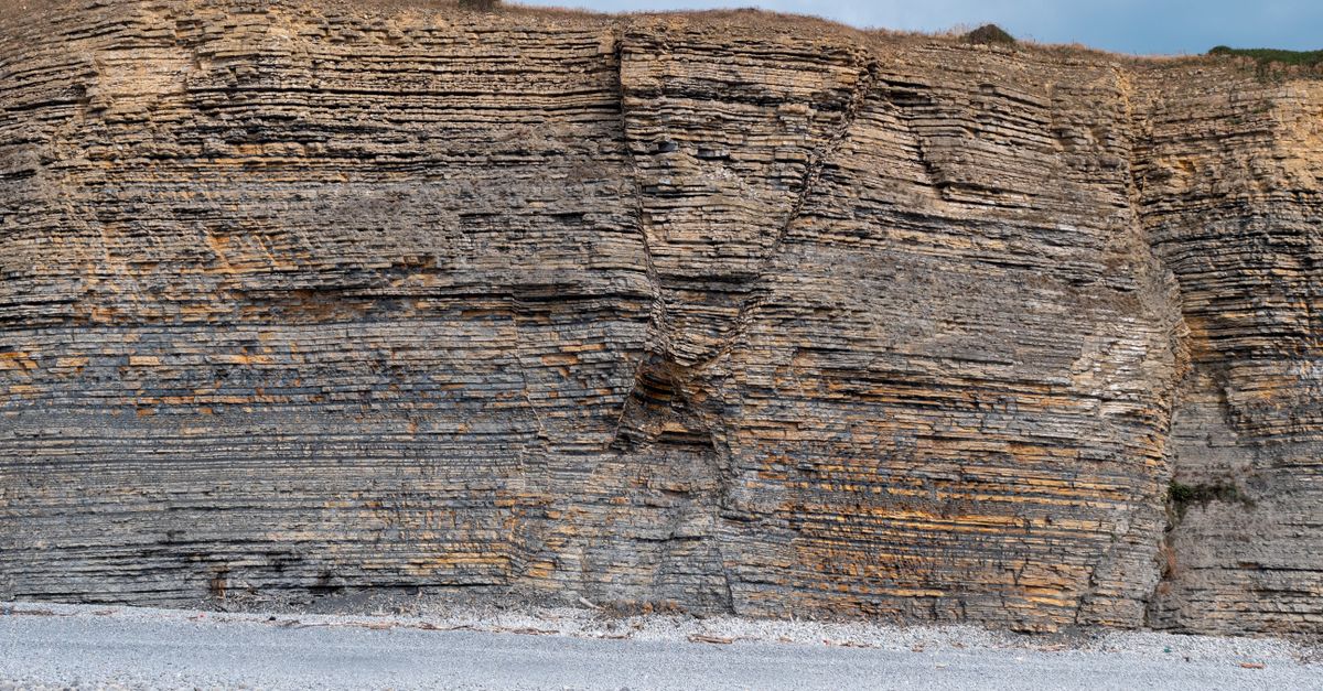 Layer Sea Rocks Sedimentary Rock Layers on the Coast · Free Stock Photo