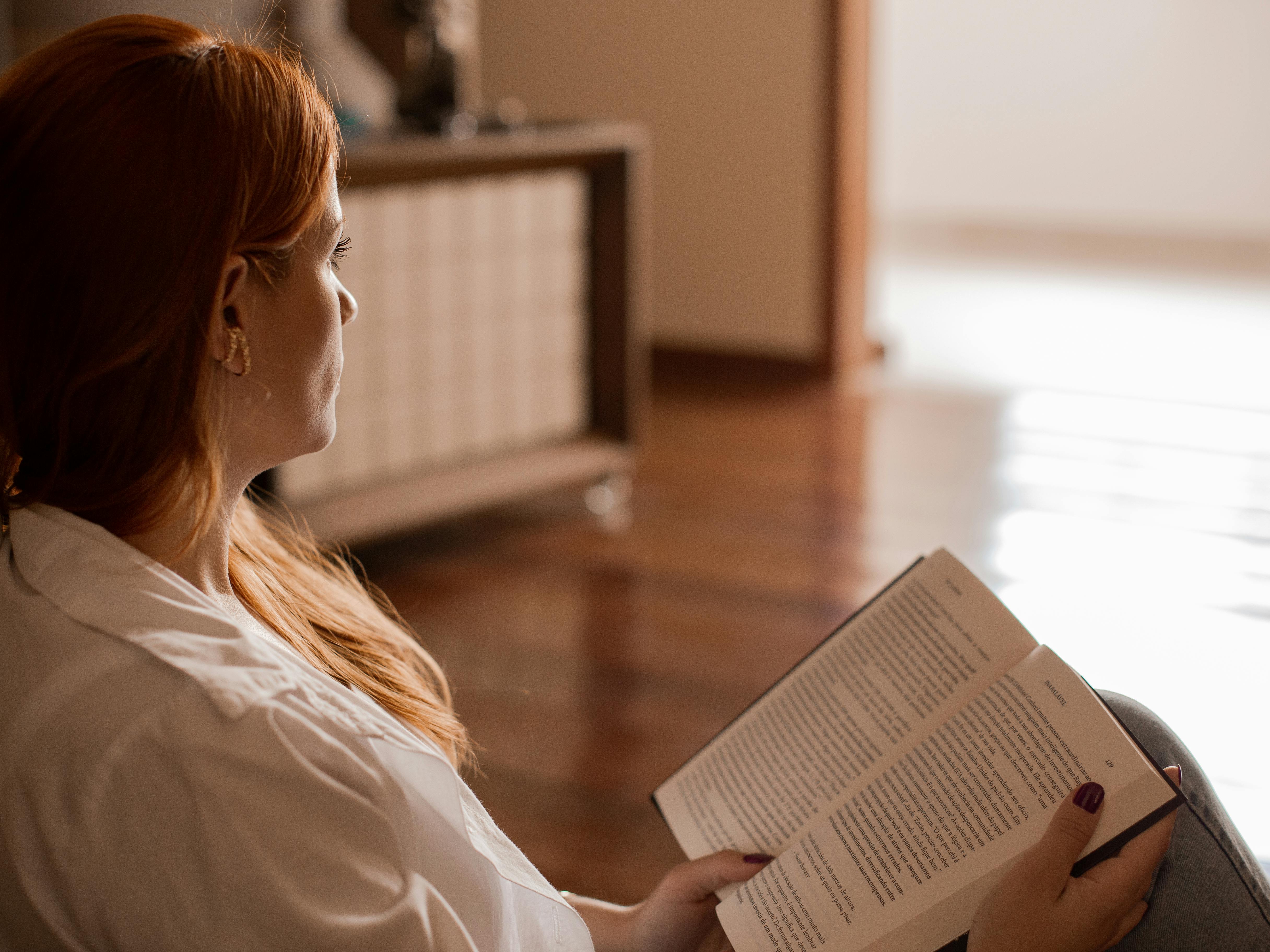 28 Self Development Books To Change Your Life In 2026 — Photo by Caroline Veronez on Pexels