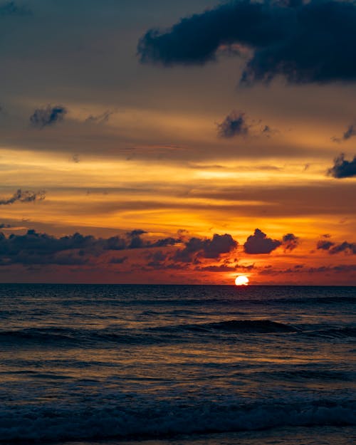 Ilmainen kuvapankkikuva tunnisteilla aallot, aamu, auringonlasku Kuvapankkikuva