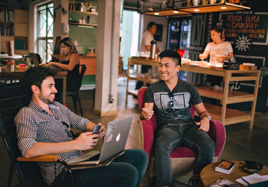 Online dating: starting a conversation on a niche platform