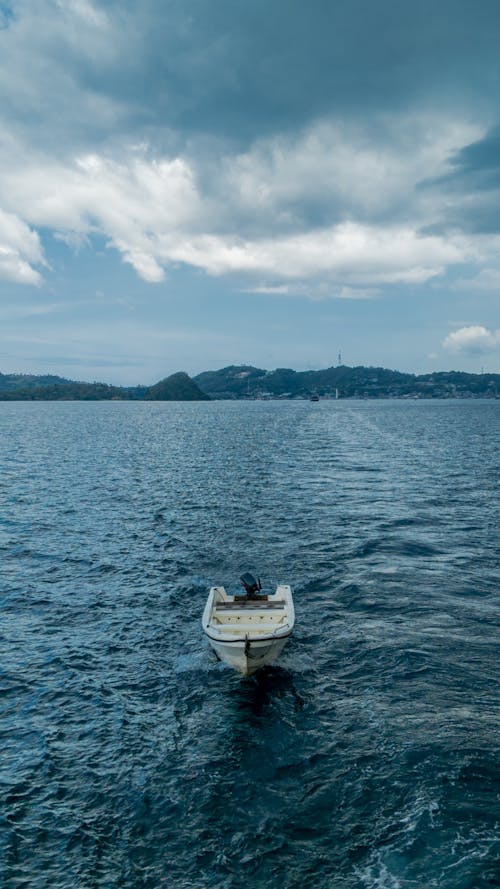 Δωρεάν στοκ φωτογραφιών με βάρκα, θάλασσα, κατακόρυφη λήψη
