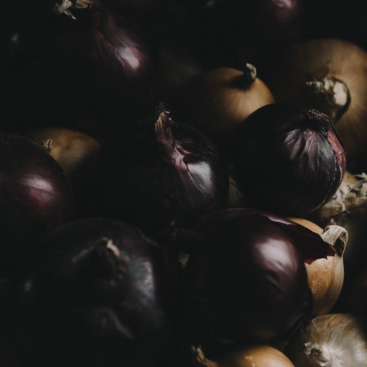 Pile Of Red And Yellow Onions