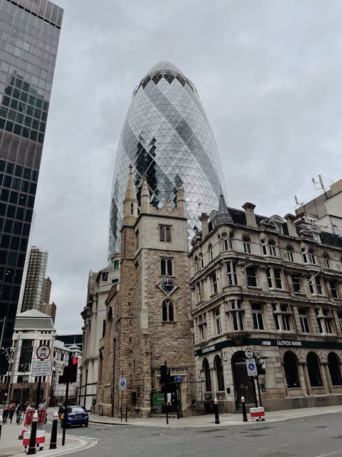 Foto d'estoc gratuïta de carrer, ciutat, edifici alt