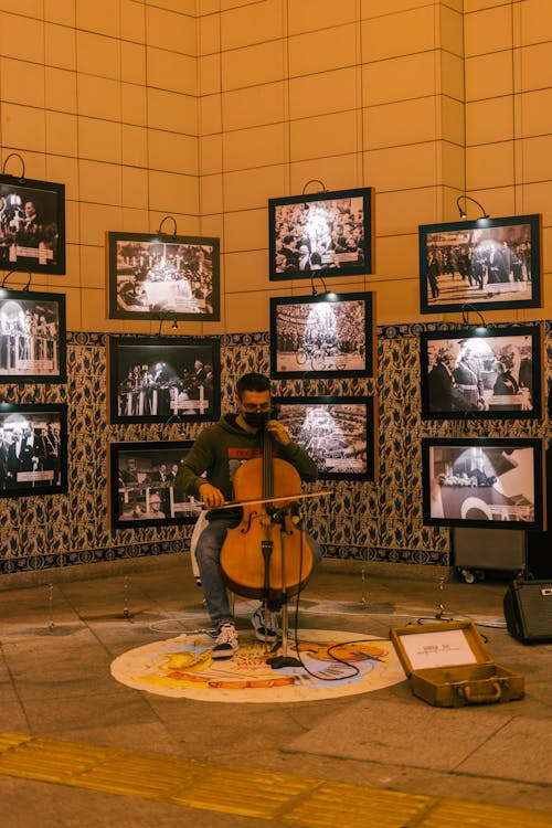 adam, çalmak, çello içeren Ücretsiz stok fotoğraf