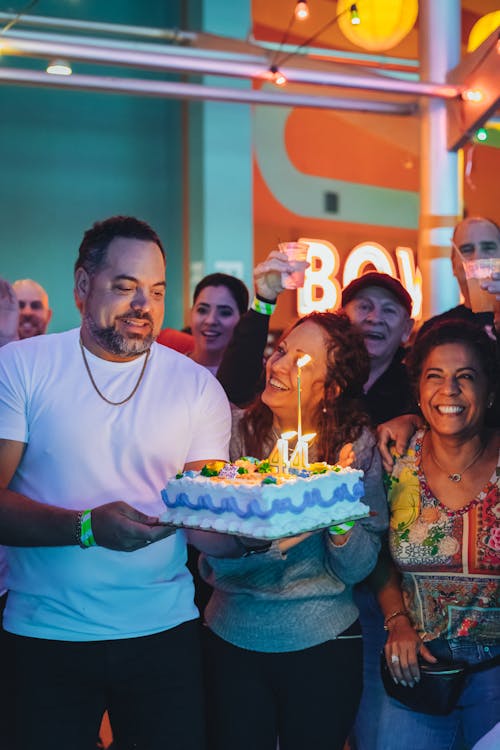 Foto stok gratis kue ulang tahun, manusia, merayakan