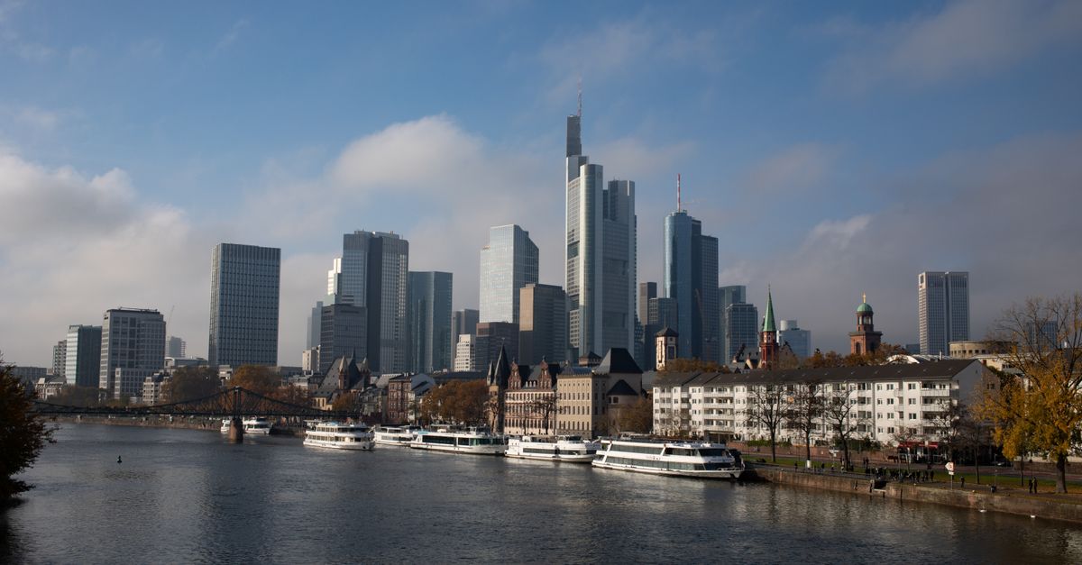 Deutsche Bank's Hong Kong Wealth Unit Grows on Inflows From China