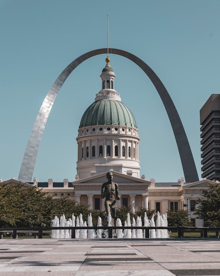 Runner Statue At The Kiener Memorial Fountain In Front Of Old Courthouse Building In Missouri