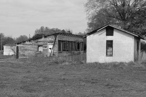 Foto d'estoc gratuïta de abandonat, blanc i negre, casa