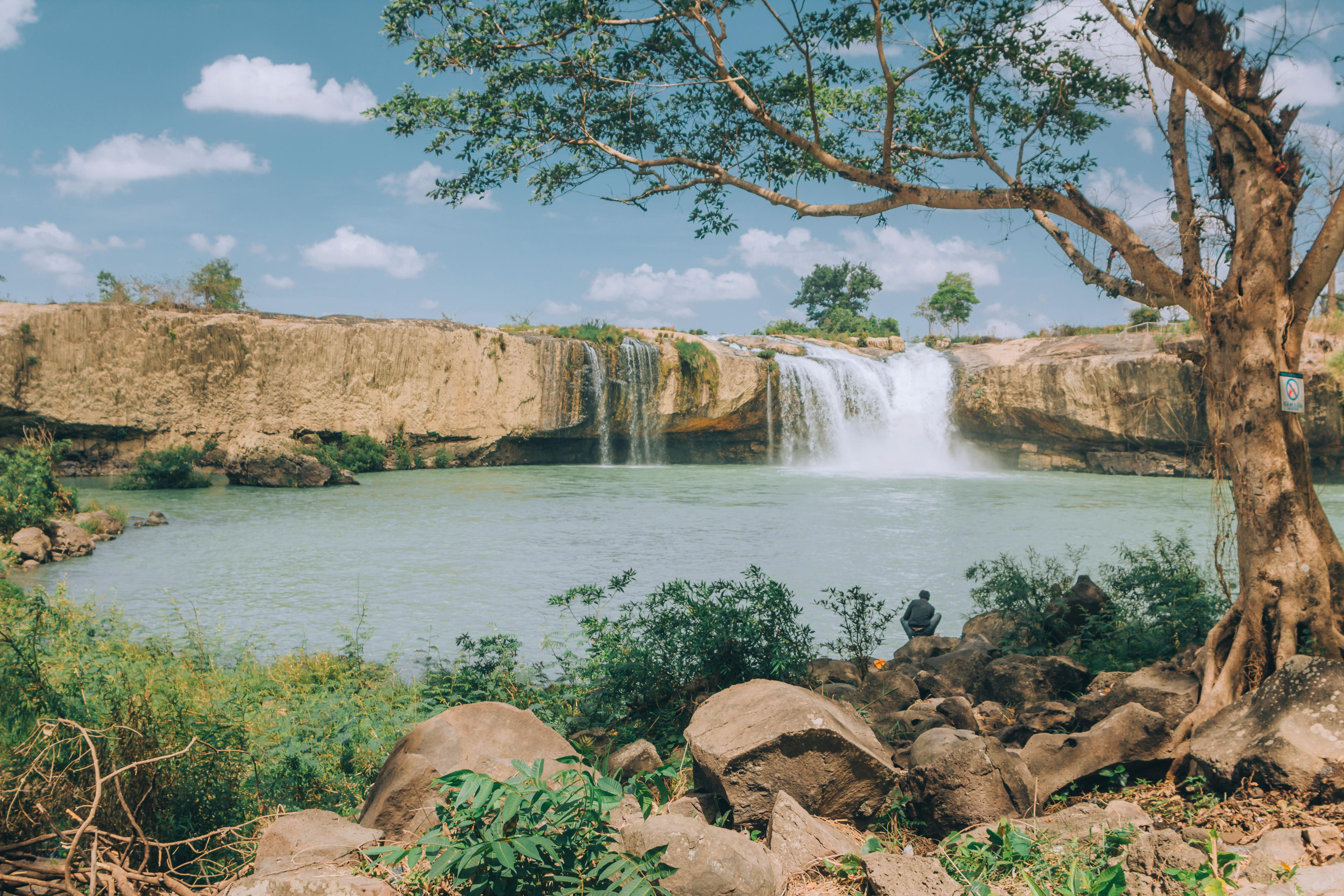 Beautiful landscape of Dray Sap waterfall surrounded by lush greenery in Đắk Lắk, Vietnam.