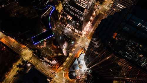 Free A mesmerizing aerial view of downtown Seattle's illuminated streets and high-rises at night. Stock Photo