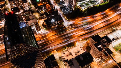 Free A stunning aerial view of Seattle at night with illuminated streets and traffic lights. Stock Photo