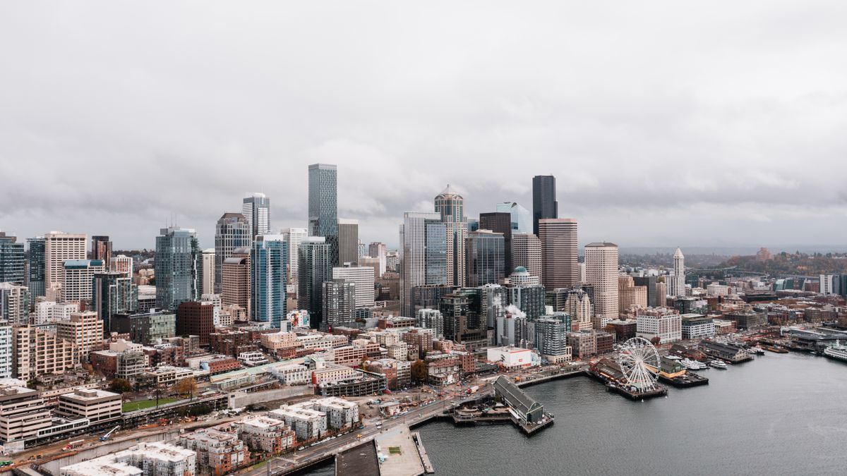 How to Enter Birthday Freebies in Seattle, Washington Without Scams