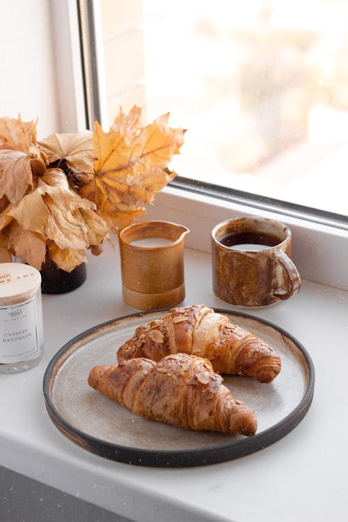 Ingyenes stockfotó croissant-ok, csésze kávé, élelmiszer témában