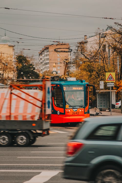 Ilmainen kuvapankkikuva tunnisteilla auto, bussi, julkinen liikenne