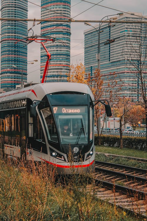 Foto profissional grátis de arranha-céus, bonde, cidade