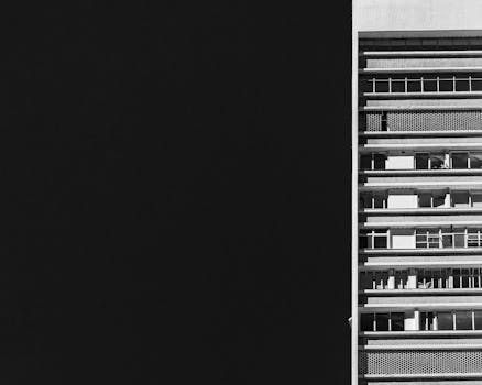 Striking black and white photo showcasing minimalist modern architecture in São Paulo, Brazil.