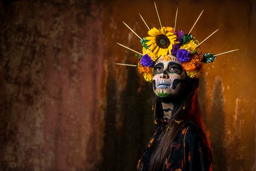 Free A woman in elaborate face paint and flower crown celebrates Día de los Muertos. Stock Photo