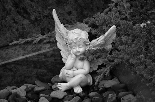 A Grayscale of an Angel Statue