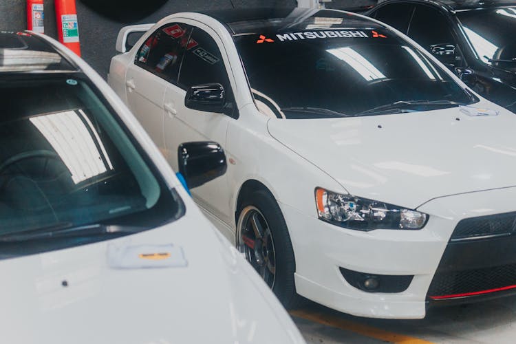 White Mitsubishi Lancer