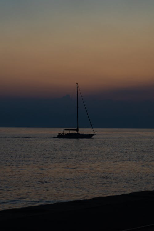 Základová fotografie zdarma na téma horizont, moře, plachetní člun
