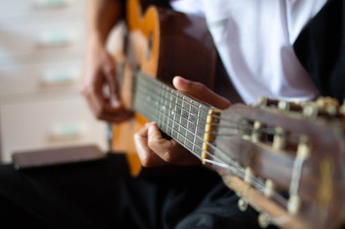 Ücretsiz el, gitar, kapatmak içeren Ücretsiz stok fotoğraf Stok Fotoğraflar