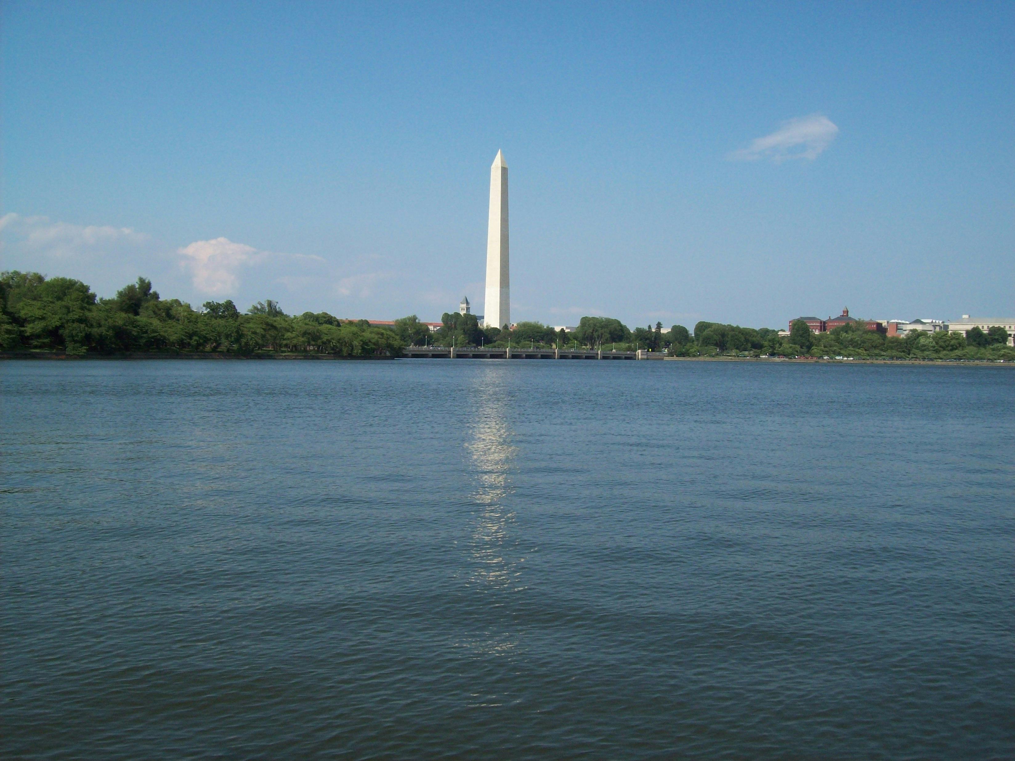 Atemberaubender Sonnenaufgang über den Dünen bei einer Sunrise Safari Abu Dhabi