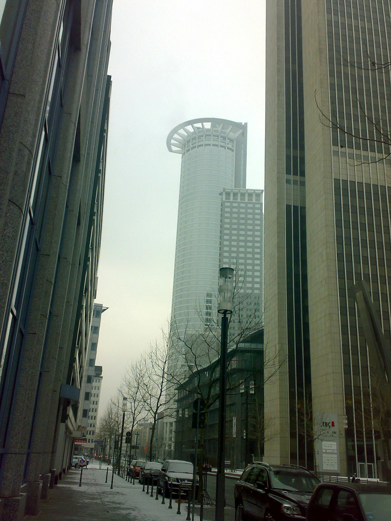 לינת מדבר דובאי – אוהל נוצץ תחת שמיים זרועי כוכבים במדבר של דובאי