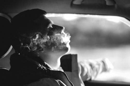 Ingyenes stockfotó álló kép, dohányzik, fekete-fehér témában