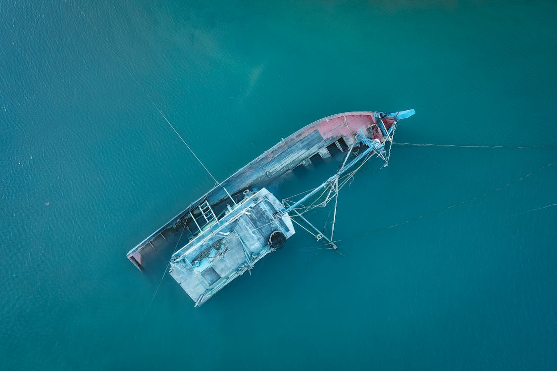 Yacht capsizing Free Photo Download