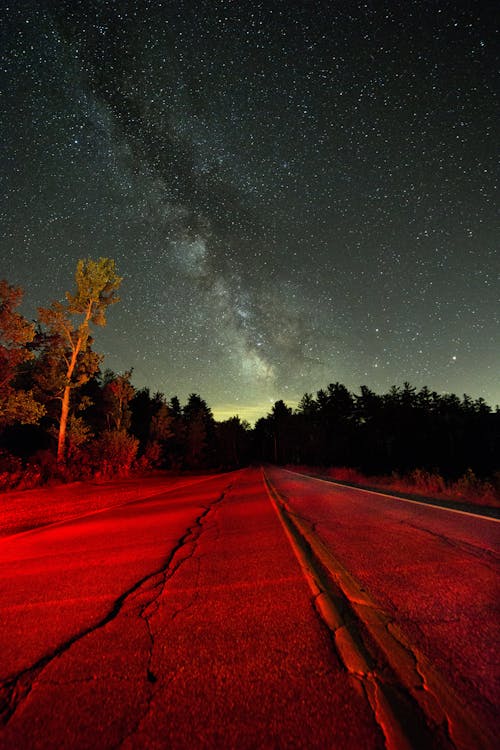 Free Red Light reflection On Road Under Night Sky Stock Photo