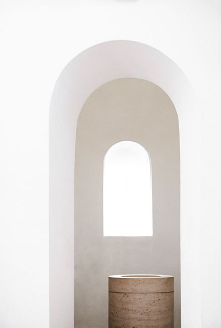 The Strategic Imperative: Bespoke Minimalism as an Enterprise Trust Multiplier